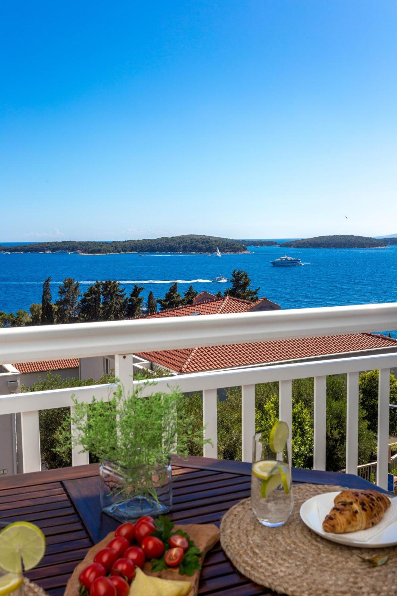 Tia Hvar Top View Apartment Hvar Town Bagian luar foto